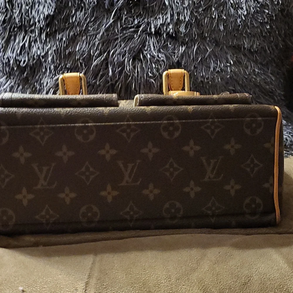 LOUIS VUITTON 🎀 EXCELLENT CONDITION 🩵DISCONTINUED 💄**MANHATTAN PM**💄 - Picture 11 of 14